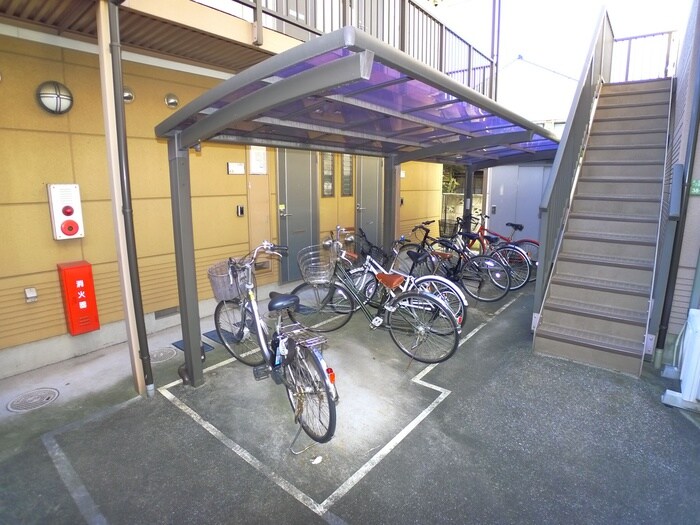 物件外観写真4　(駐輪場)