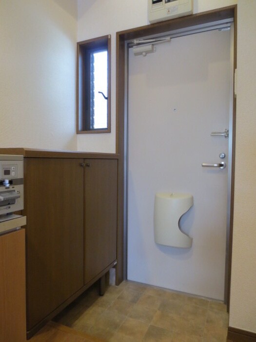 物件内観写真14　(玄関)