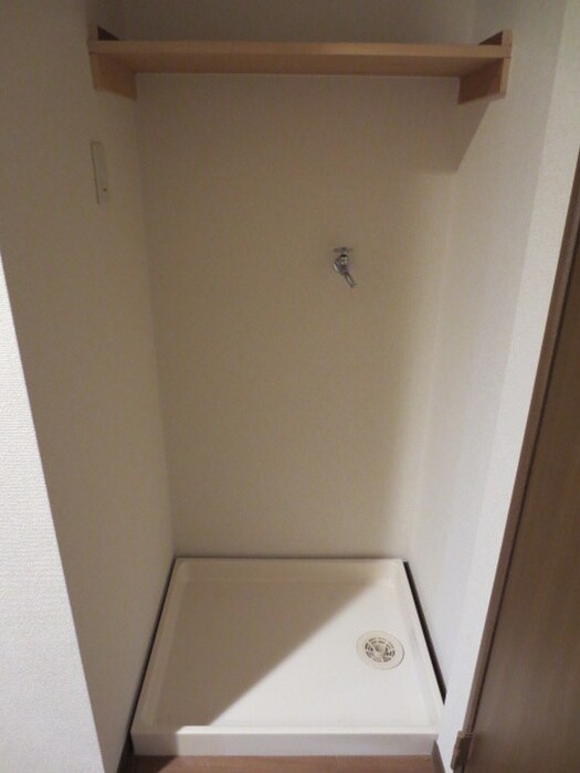 物件内観写真15　(洗濯機置場)