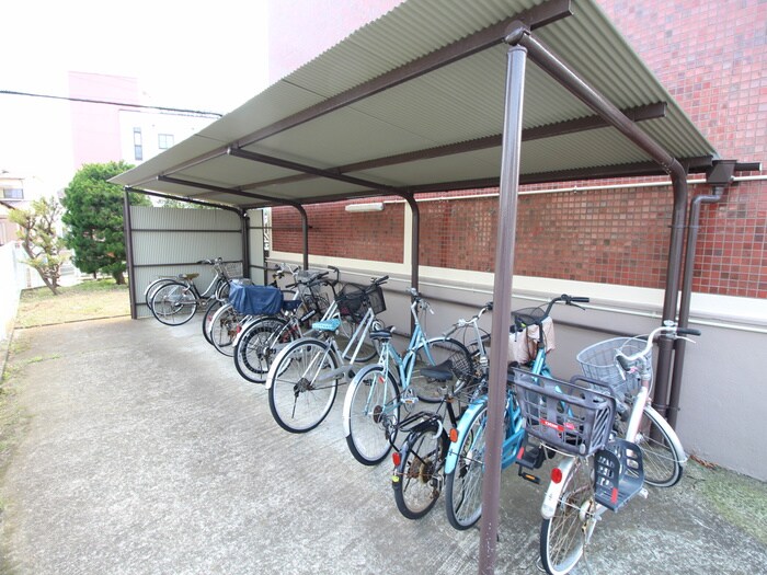 物件外観写真3　(駐輪場)