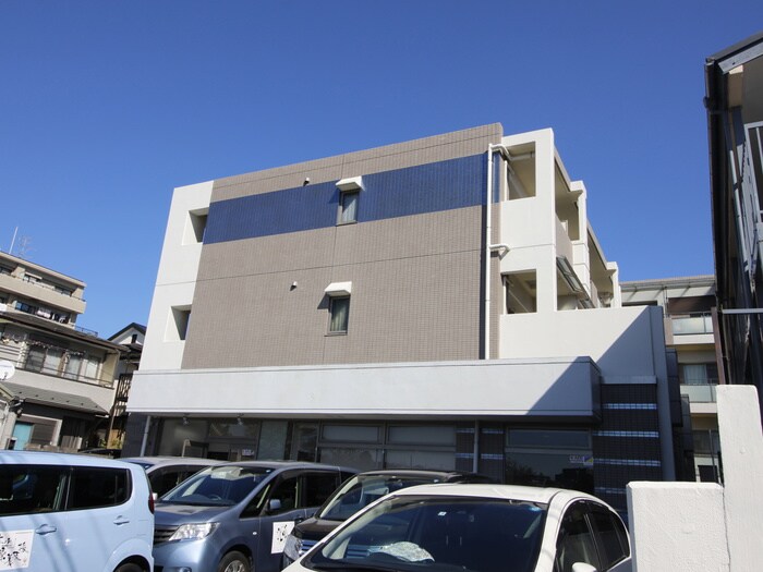 物件外観写真3　(エントランス部分)