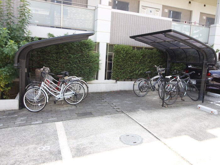 物件外観写真5　(駐輪場)