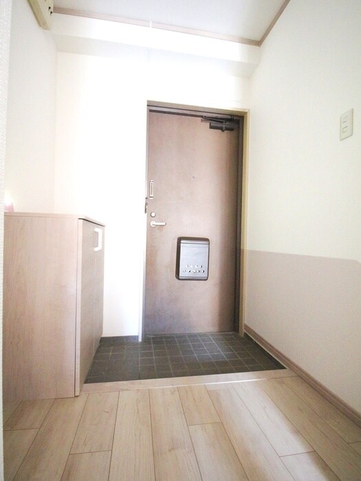 物件内観写真18　(玄関)