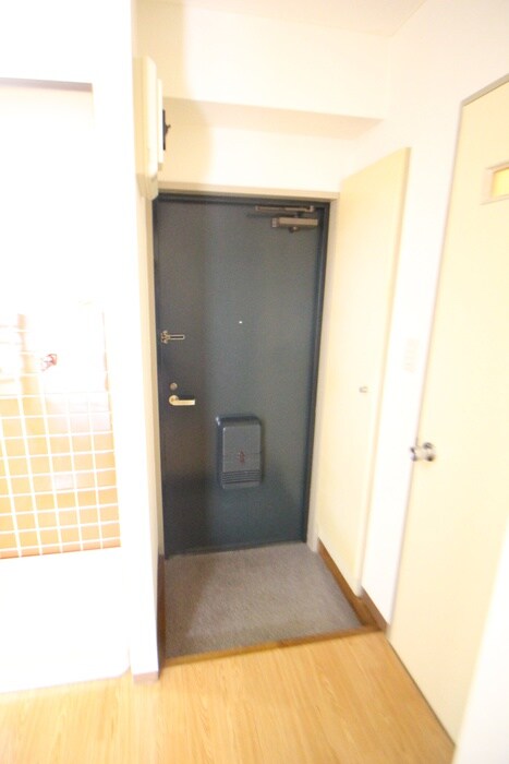 物件内観写真7　(玄関)