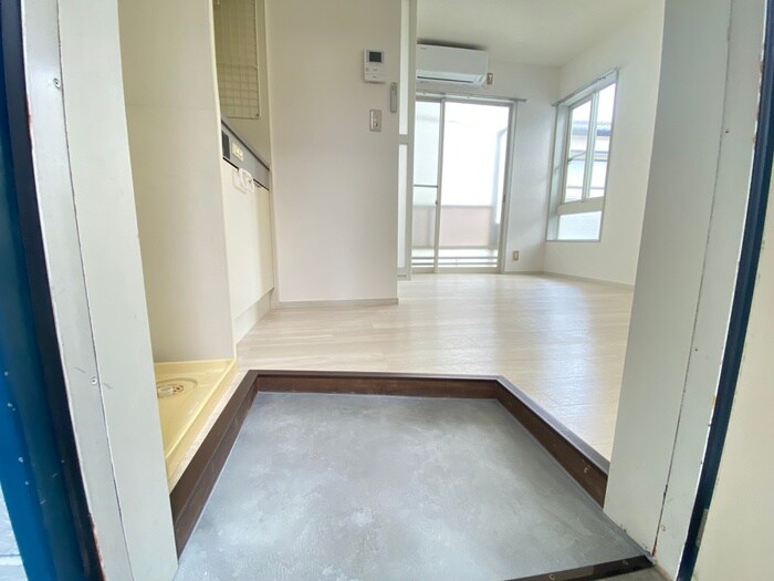 物件内観写真13　(玄関)