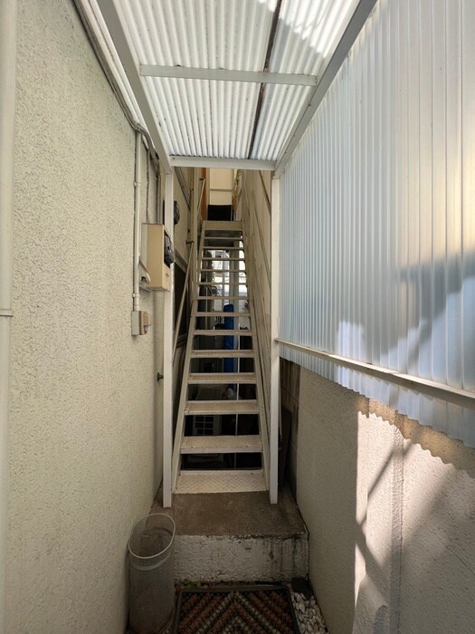 物件外観写真3　(エントランス部分)