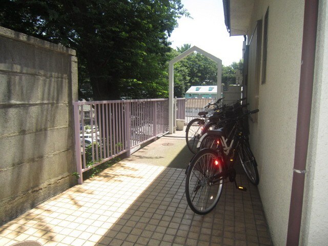 物件外観写真3　(駐輪場)