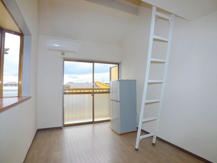 物件内観写真8　(室内からの展望)