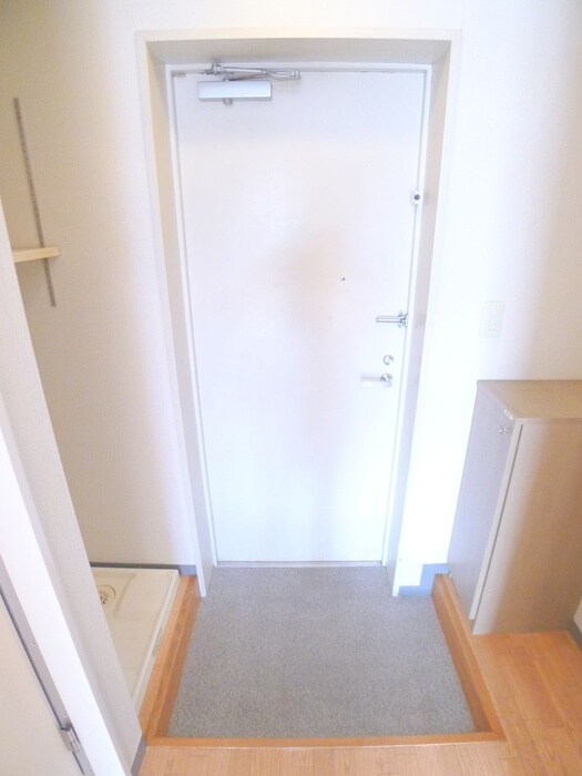 物件内観写真16　(玄関)