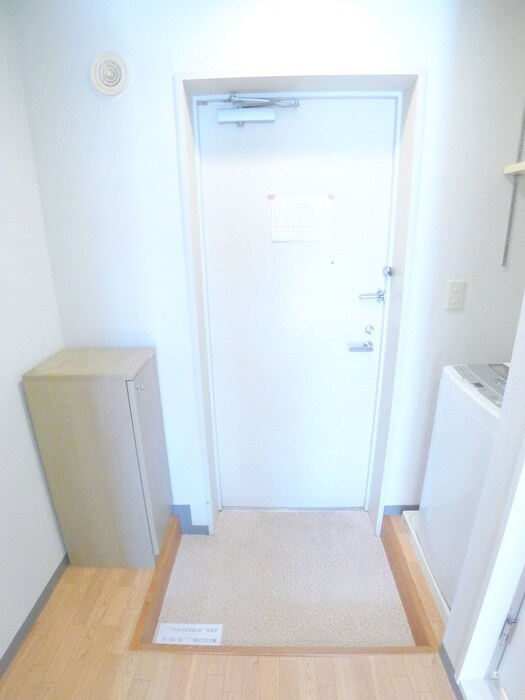 物件内観写真16　(玄関)