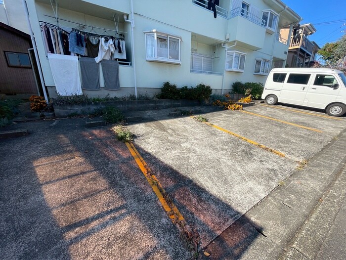 物件外観写真2　(駐車場)