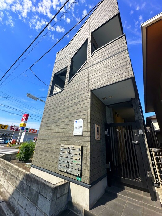 物件外観写真2　(エントランス部分)