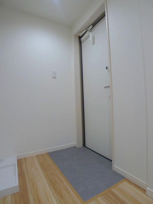 物件内観写真10　(玄関)