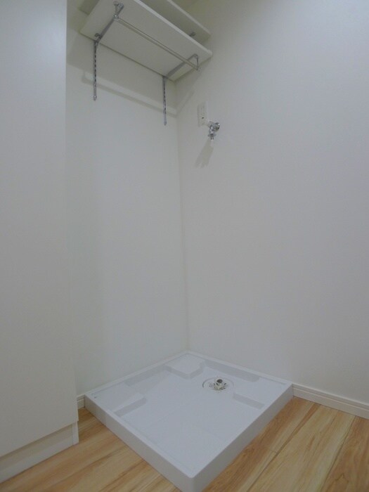 物件内観写真15　(洗濯機置場)