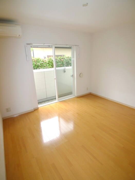 物件内観写真8　(室内からの展望)