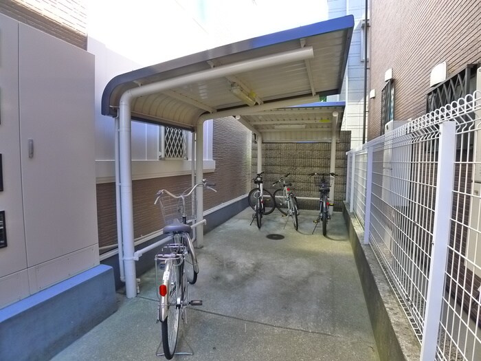 物件外観写真4　(駐輪場)