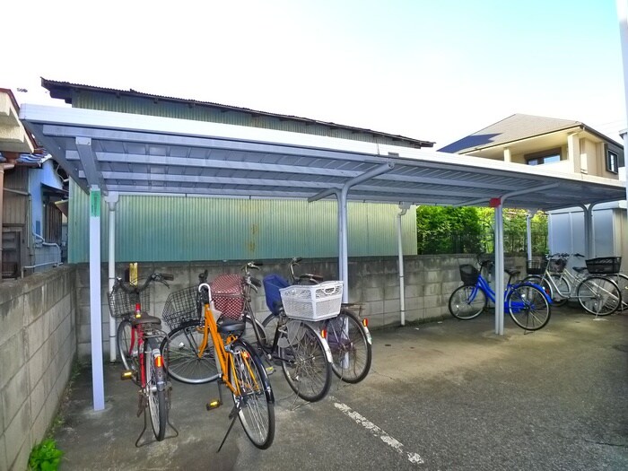 物件外観写真5　(駐輪場)