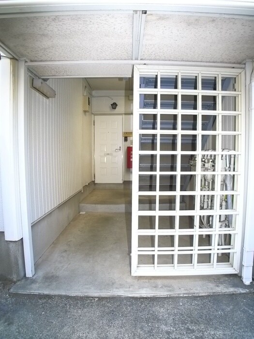 物件外観写真6　(エントランス部分)