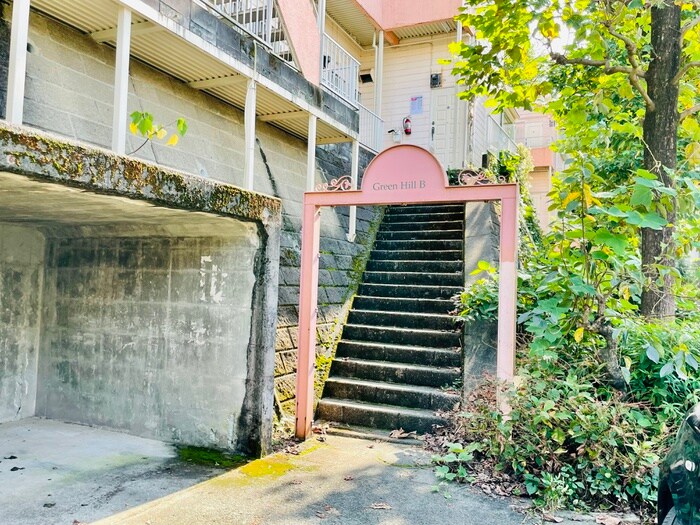 物件外観写真3　(エントランス部分)