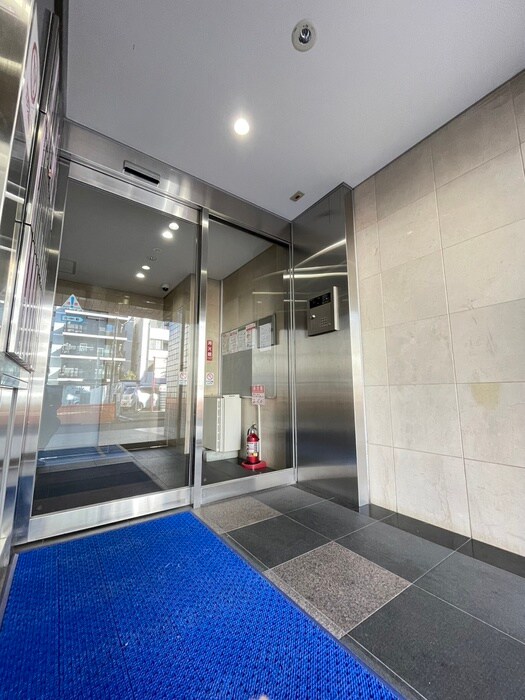 物件外観写真2　(エントランス部分)