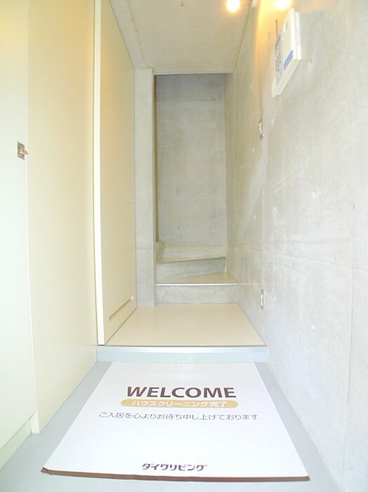 物件内観写真7　(玄関)