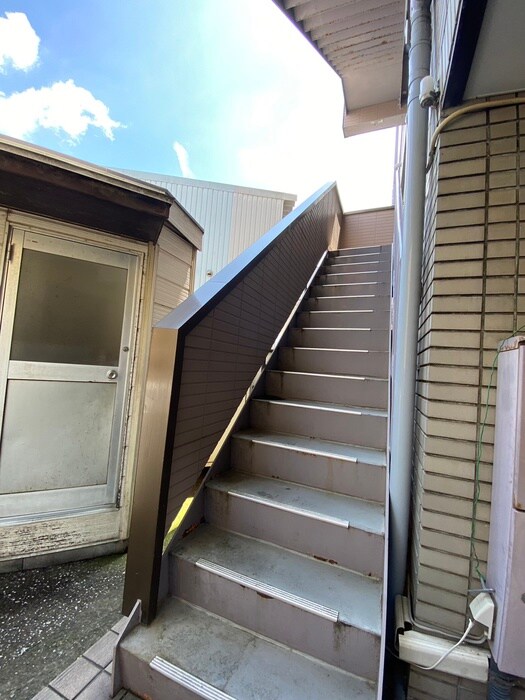 物件外観写真3　(エントランス部分)