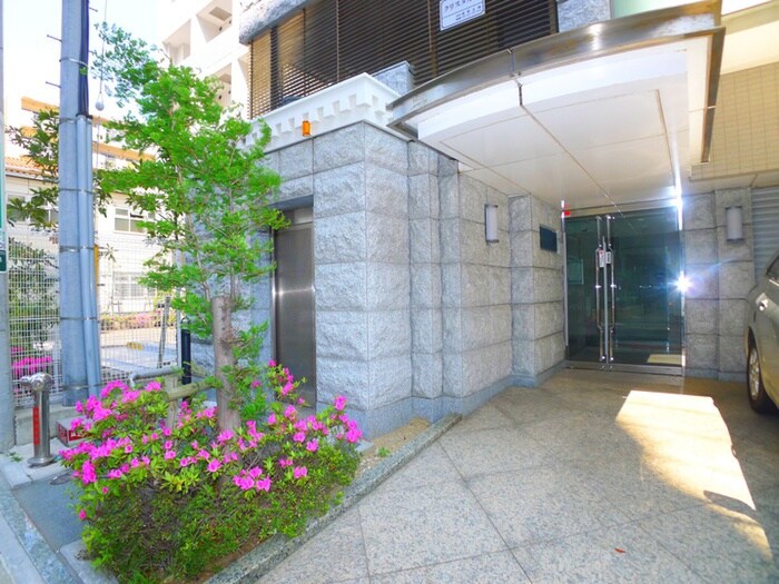 物件外観写真3　(エントランス部分)