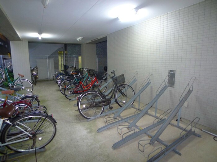 物件外観写真5　(駐輪場)