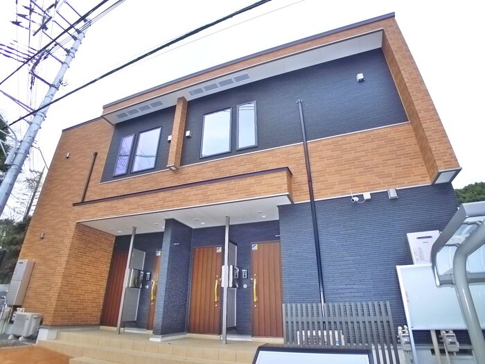 物件外観写真3　(エントランス部分)