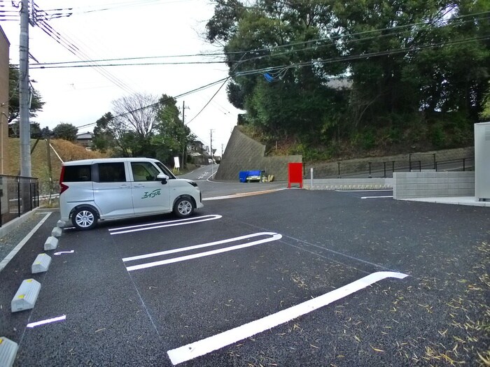 物件外観写真5　(駐車場)