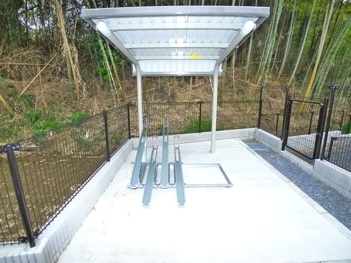 物件外観写真6　(駐輪場)