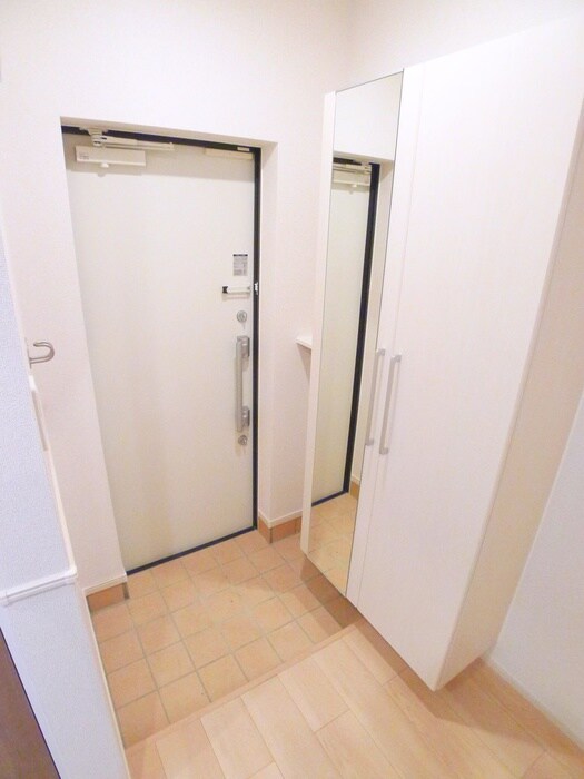 物件内観写真16　(玄関)