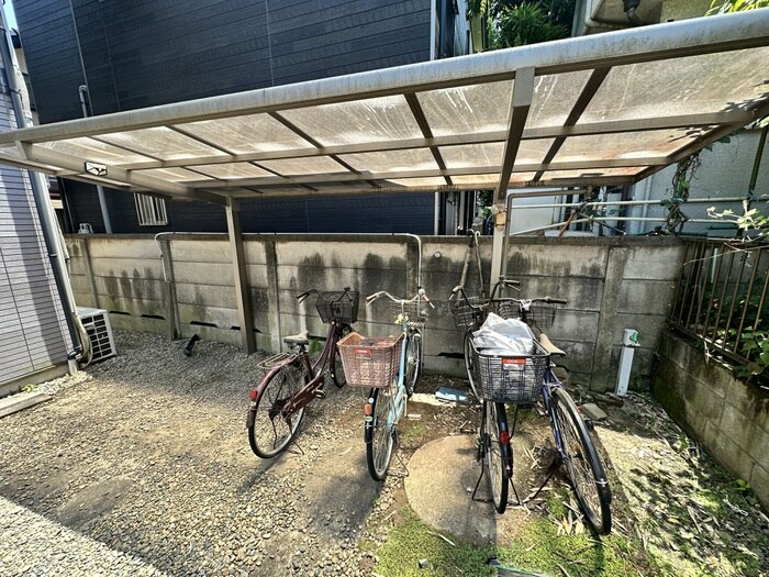 物件外観写真6　(駐輪場)