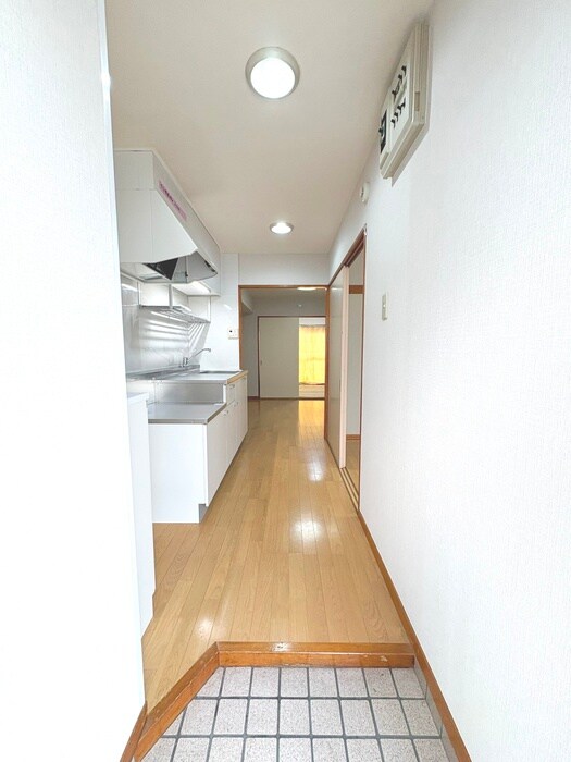 物件内観写真12　(玄関)