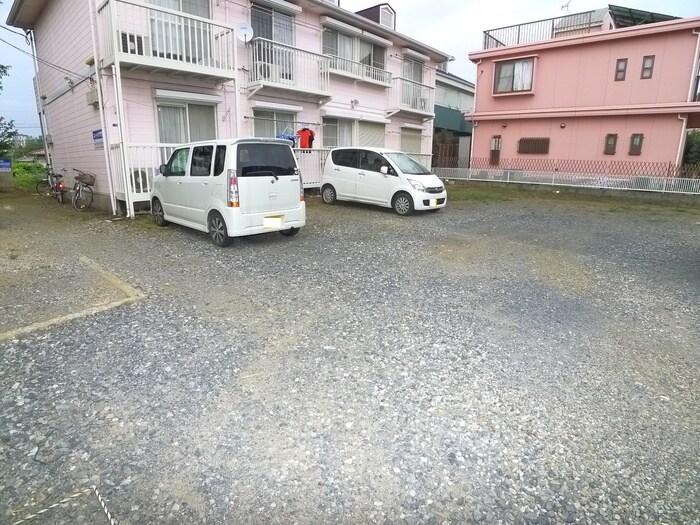 物件外観写真5　(駐車場)
