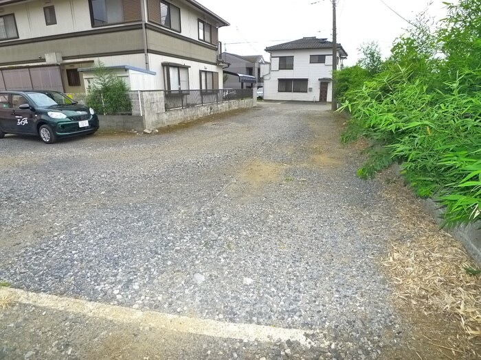 物件外観写真6　(駐車場)