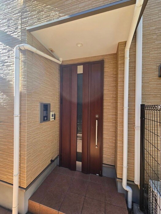 物件外観写真5　(エントランス部分)