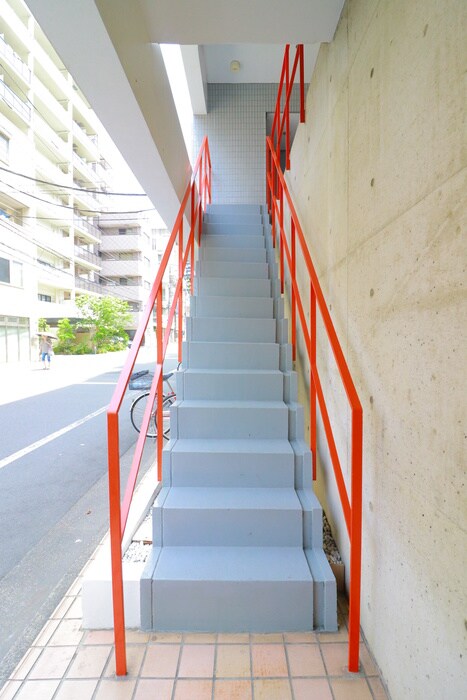 物件外観写真3　(エントランス部分)