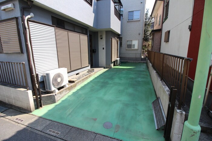 物件外観写真3　(駐車場)