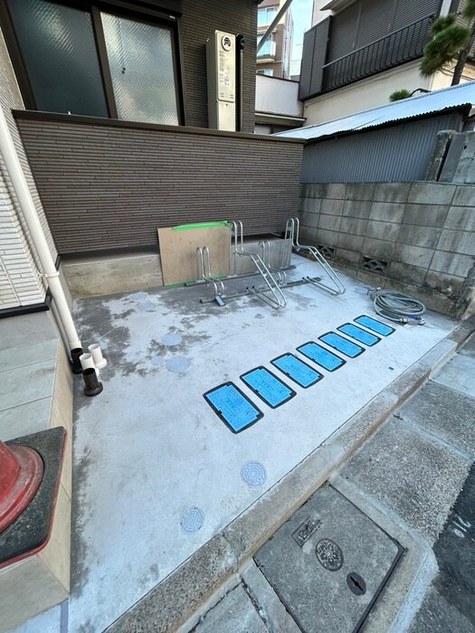 物件外観写真4　(駐輪場)