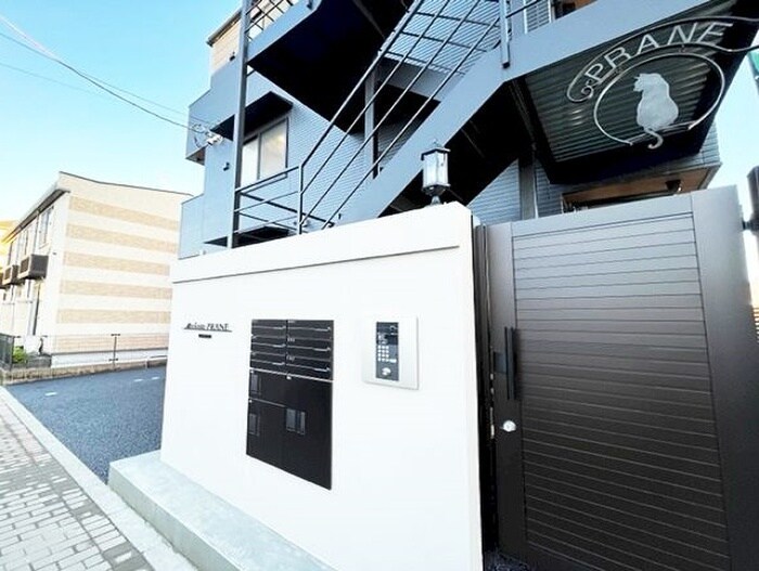 物件外観写真4　(エントランス部分)