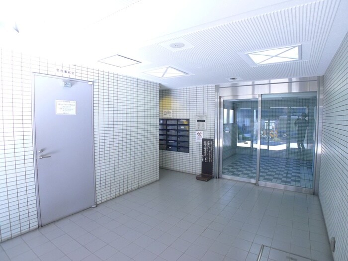 物件外観写真4　(エントランス部分)