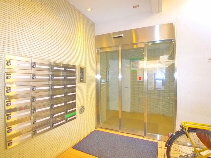 物件外観写真3　(エントランス部分)