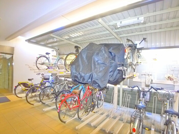 物件外観写真4　(駐輪場)