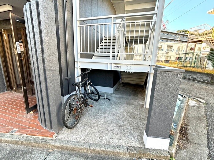 物件外観写真5　(駐輪場)