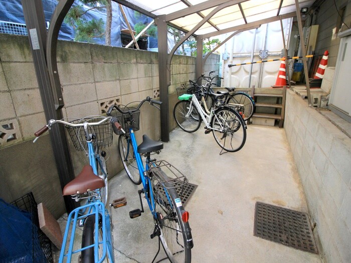 物件外観写真6　(駐輪場)
