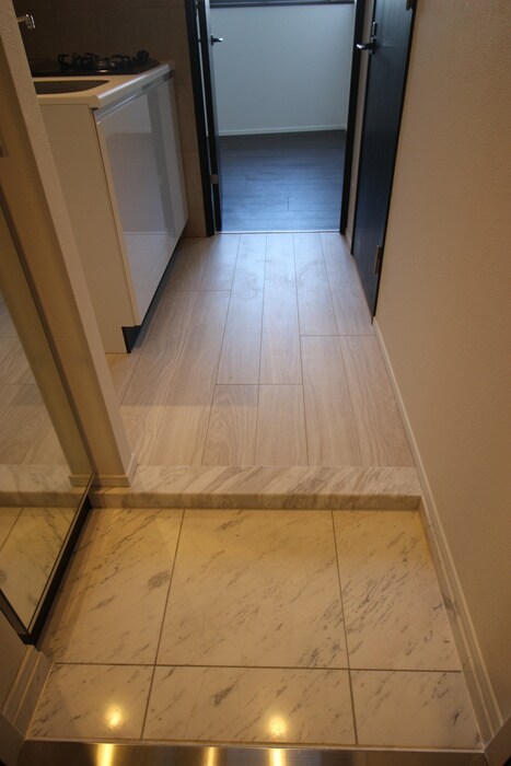 物件内観写真7　(玄関)