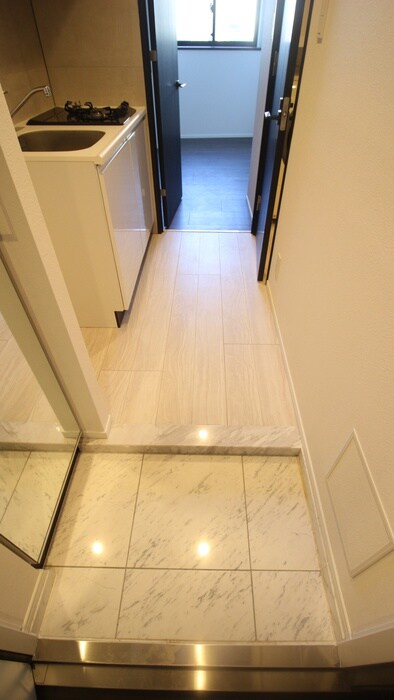 物件内観写真9　(玄関)