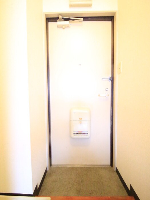 物件内観写真13　(玄関)