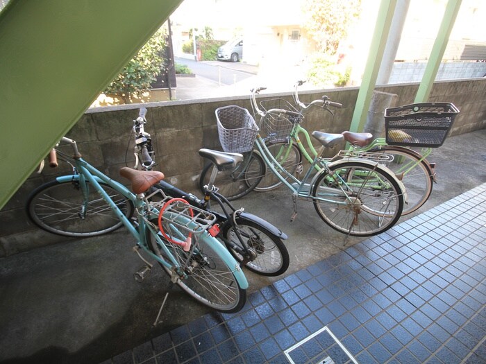 物件外観写真6　(駐輪場)